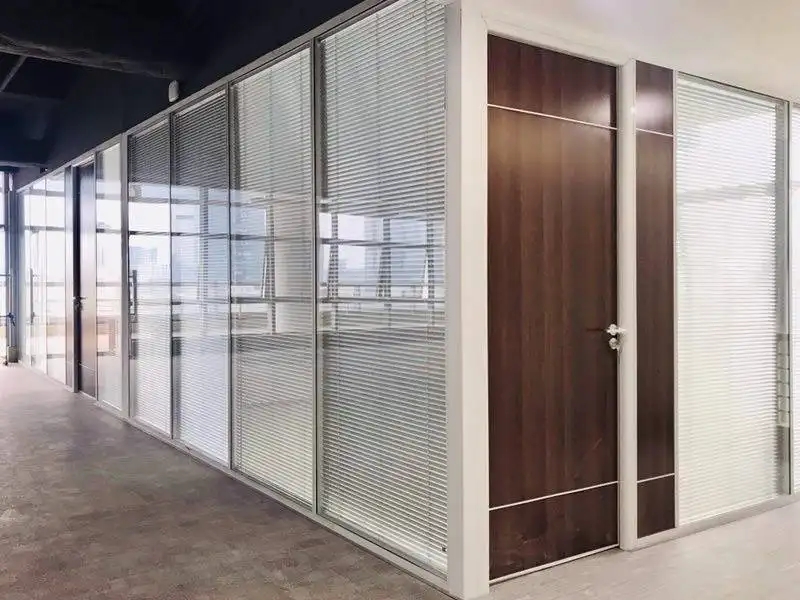 深圳玻璃隔断墙或许是旧办公室翻新比较好的选择!.jpg